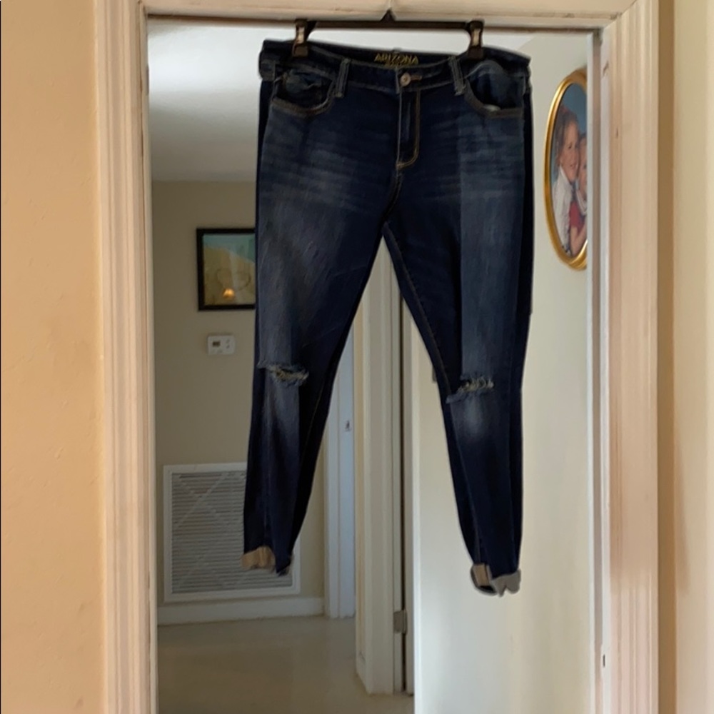 Distressed Jeans Capri